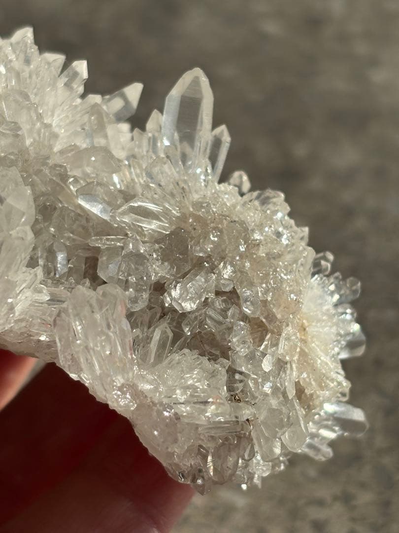 中国四川省産　本物　菊花水晶クラスター　193g 透明　光沢　天然石