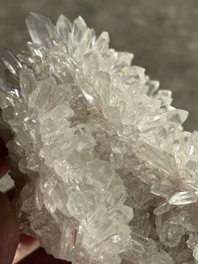 中国四川省産　本物　菊花水晶クラスター　193g 透明　光沢　天然石