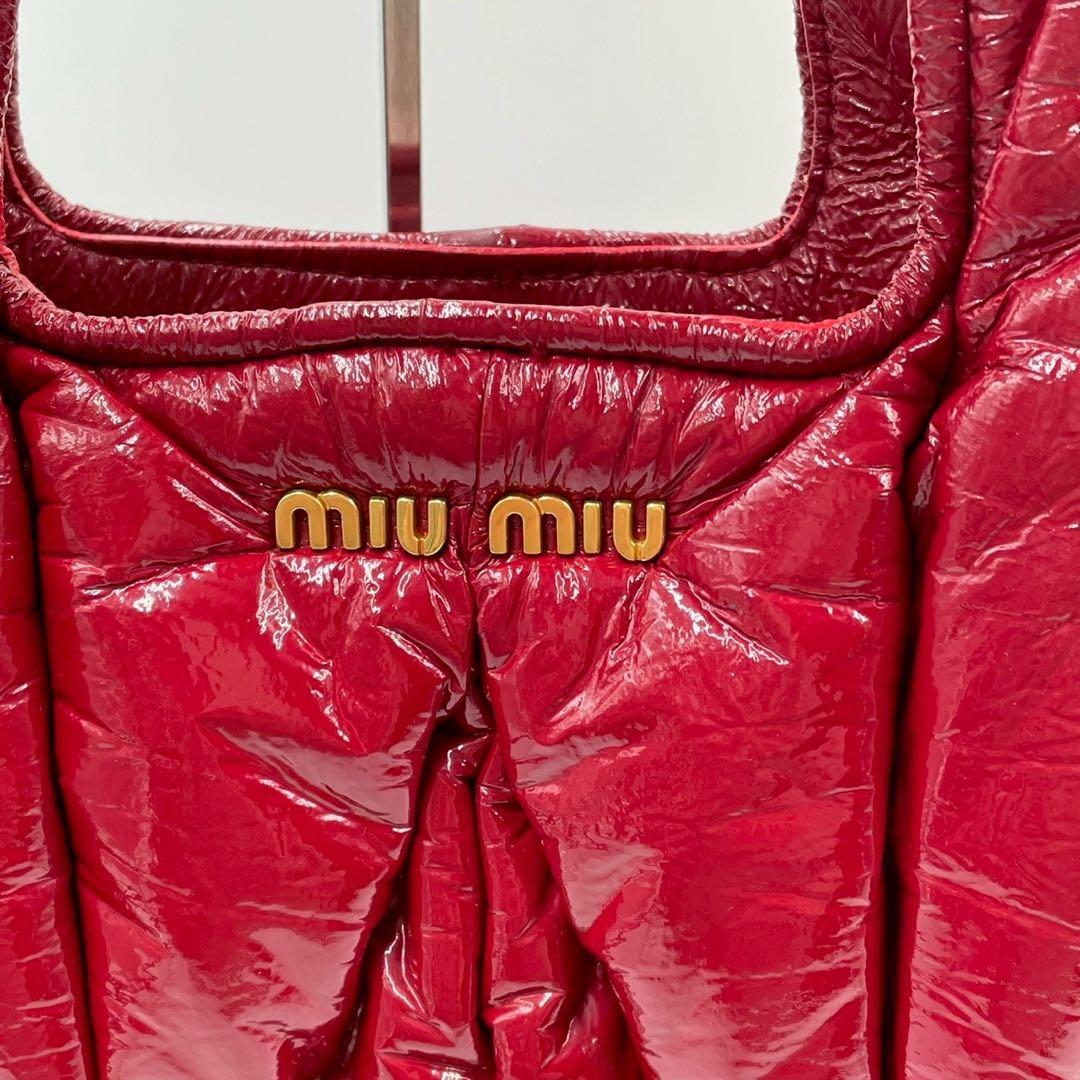 良品　ミュウミュウ　マテラッセ　2way トートバッグ　パテントレザー　レッド