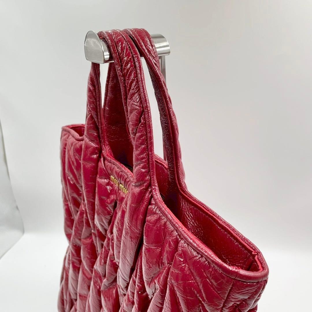 良品　ミュウミュウ　マテラッセ　2way トートバッグ　パテントレザー　レッド