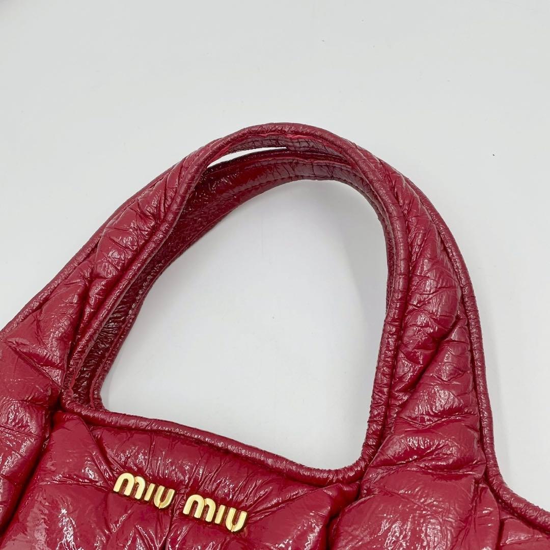 良品　ミュウミュウ　マテラッセ　2way トートバッグ　パテントレザー　レッド
