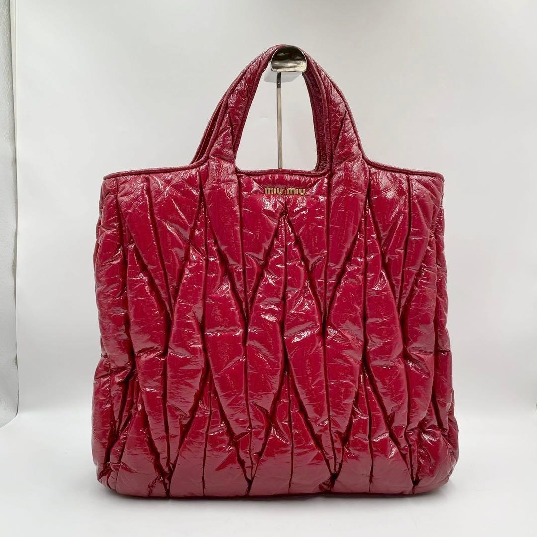 良品　ミュウミュウ　マテラッセ　2way トートバッグ　パテントレザー　レッド