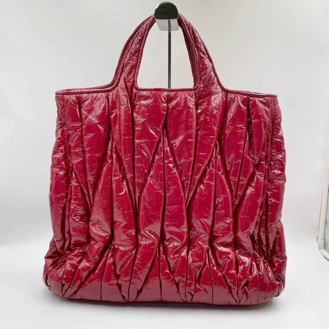 良品　ミュウミュウ　マテラッセ　2way トートバッグ　パテントレザー　レッド