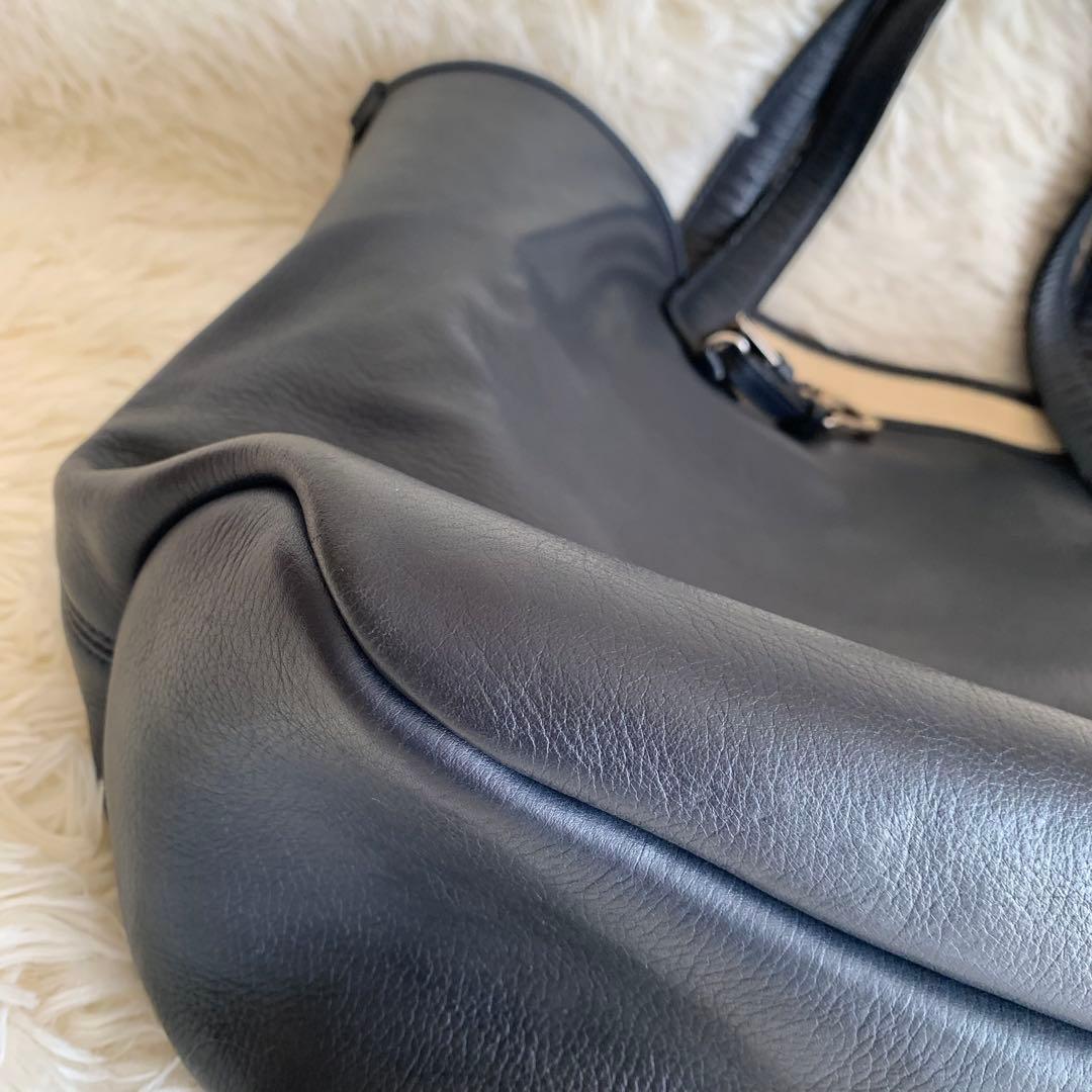 ジョルジオ アルマーニ トートバッグオールレザー ネイビー　ポーチ・チャーム付