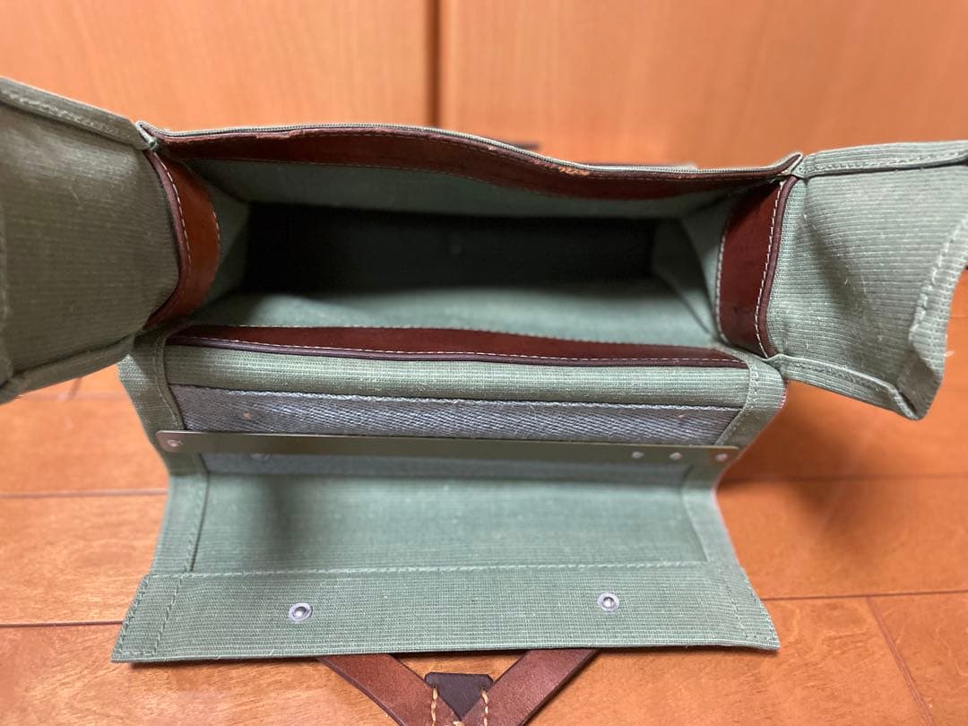 希少　スイス軍　ツールバッグ　ヴィンテージ　ミリタリー  実物　サバゲー