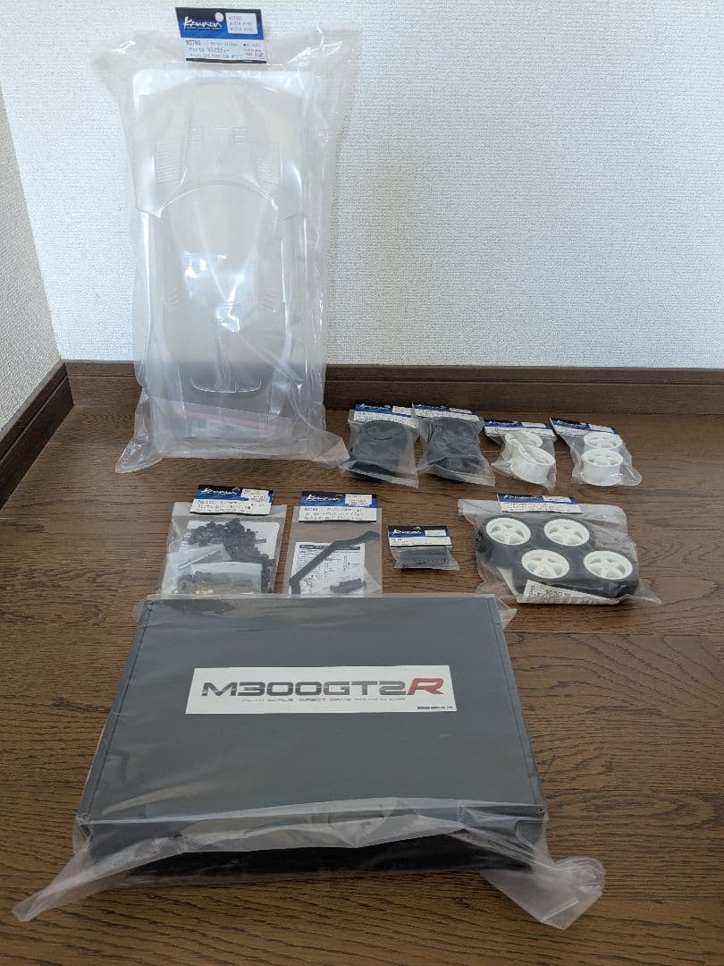 川田模型　M300GT2R　ボディ、タイヤ、オプションパーツ