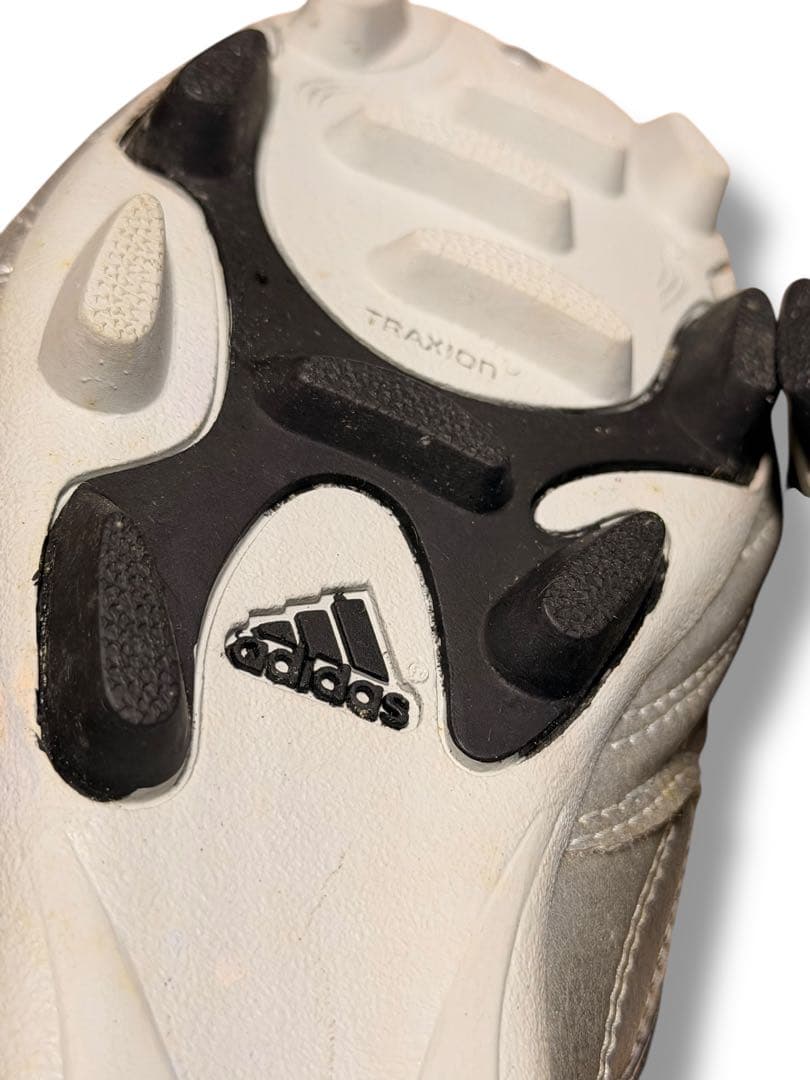 #adidas TRAXION TURF ターフ用 サッカーシューズ　フットサル