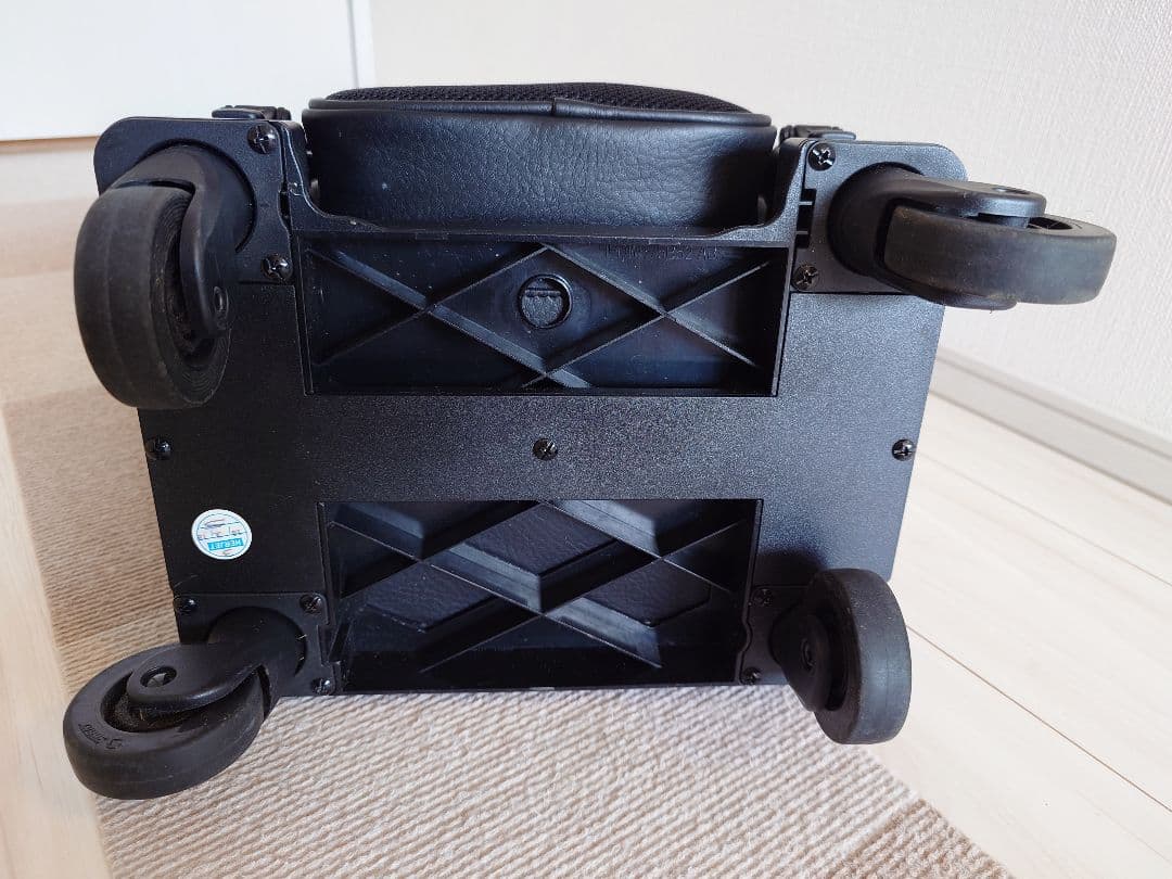 ★美品★SWANY キャリーバッグ　ブラックに近い濃紺　４輪ストッパー付