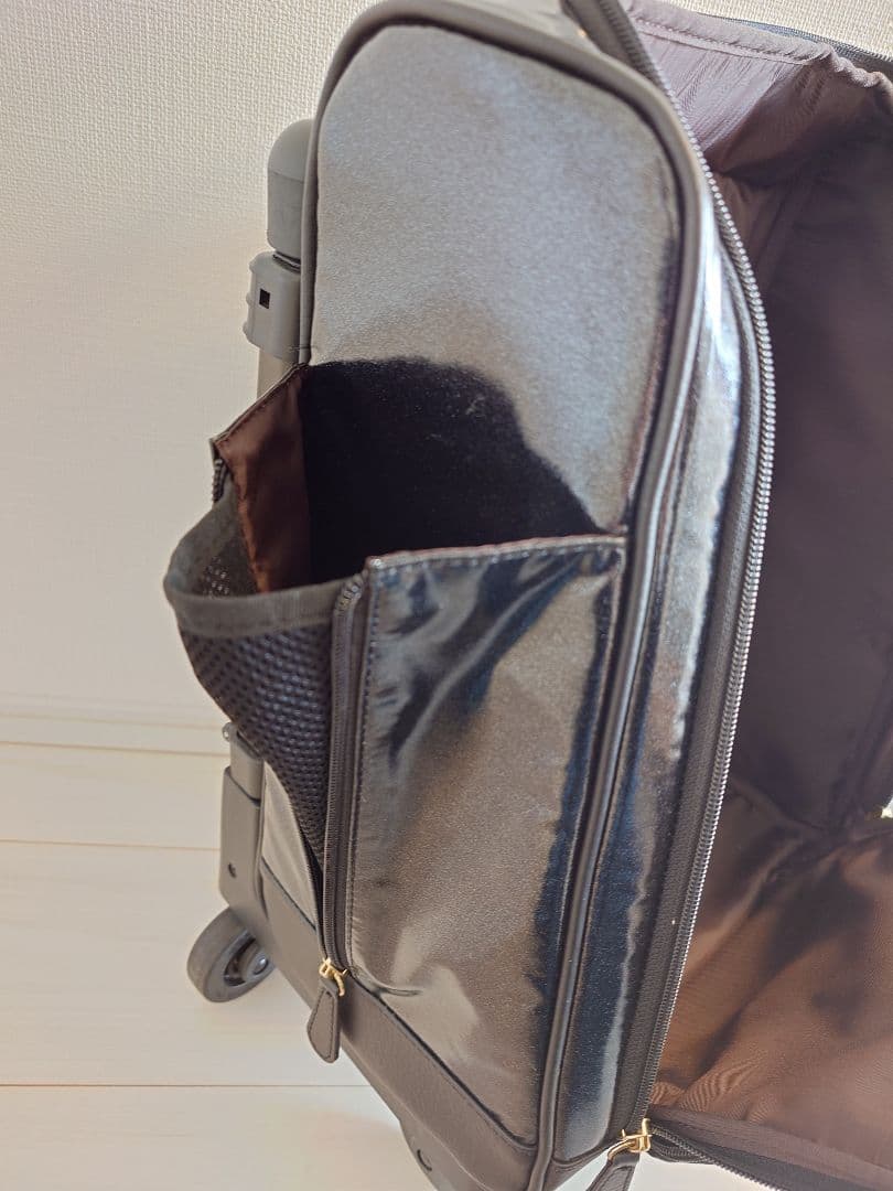 ★美品★SWANY キャリーバッグ　ブラックに近い濃紺　４輪ストッパー付