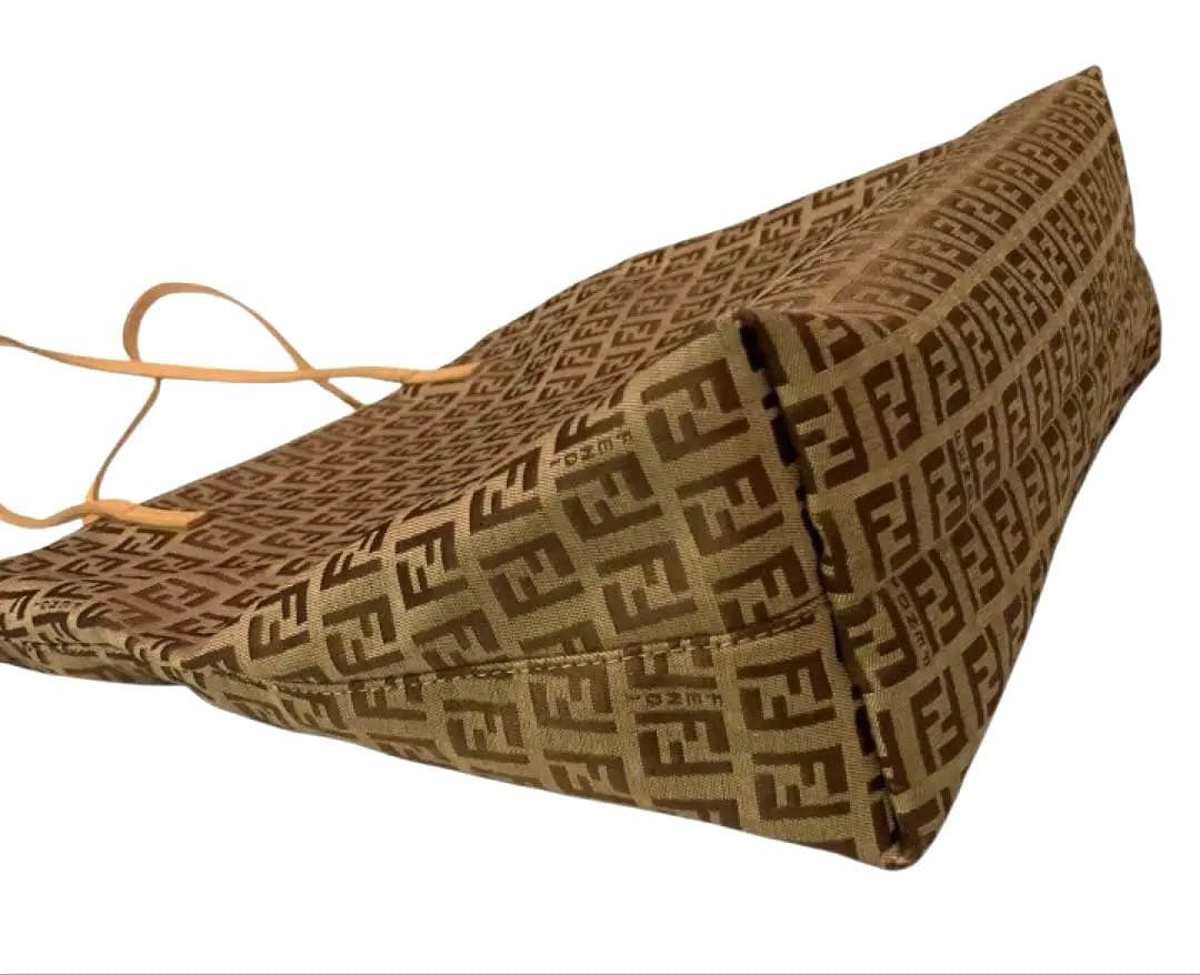 【正規品】フェンディ FENDI トートバッグ ズッカ柄 肩掛け 茶系 A4可