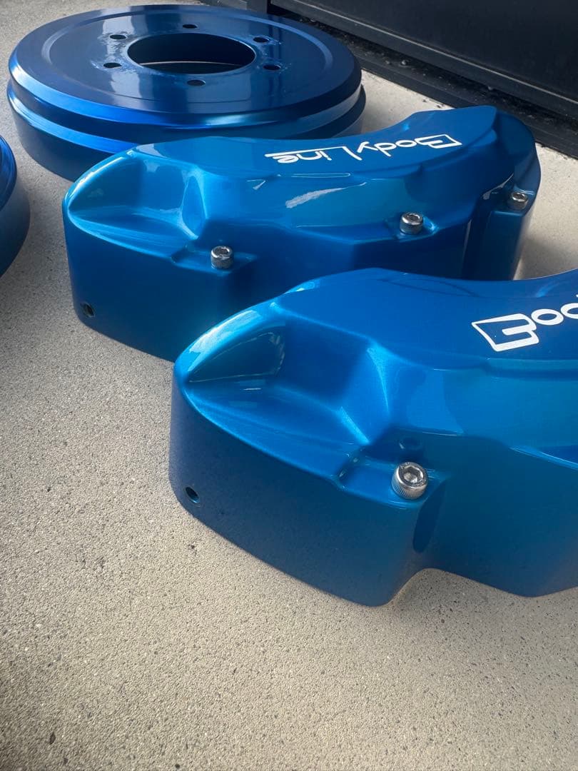 NV350キャラバン　Body Line ブレーキキャリパーとドラムカバー