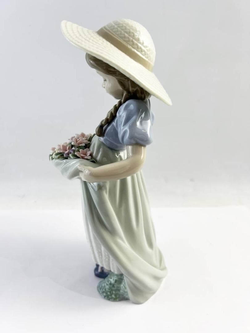 美品 LLADRO リヤドロ フィギュリン 陶器 6756 たくさん摘めたよ