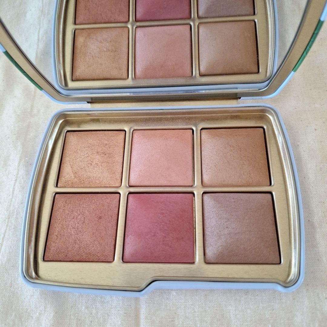 アワーグラス/アンビエントフェイスパレットlotus-flower