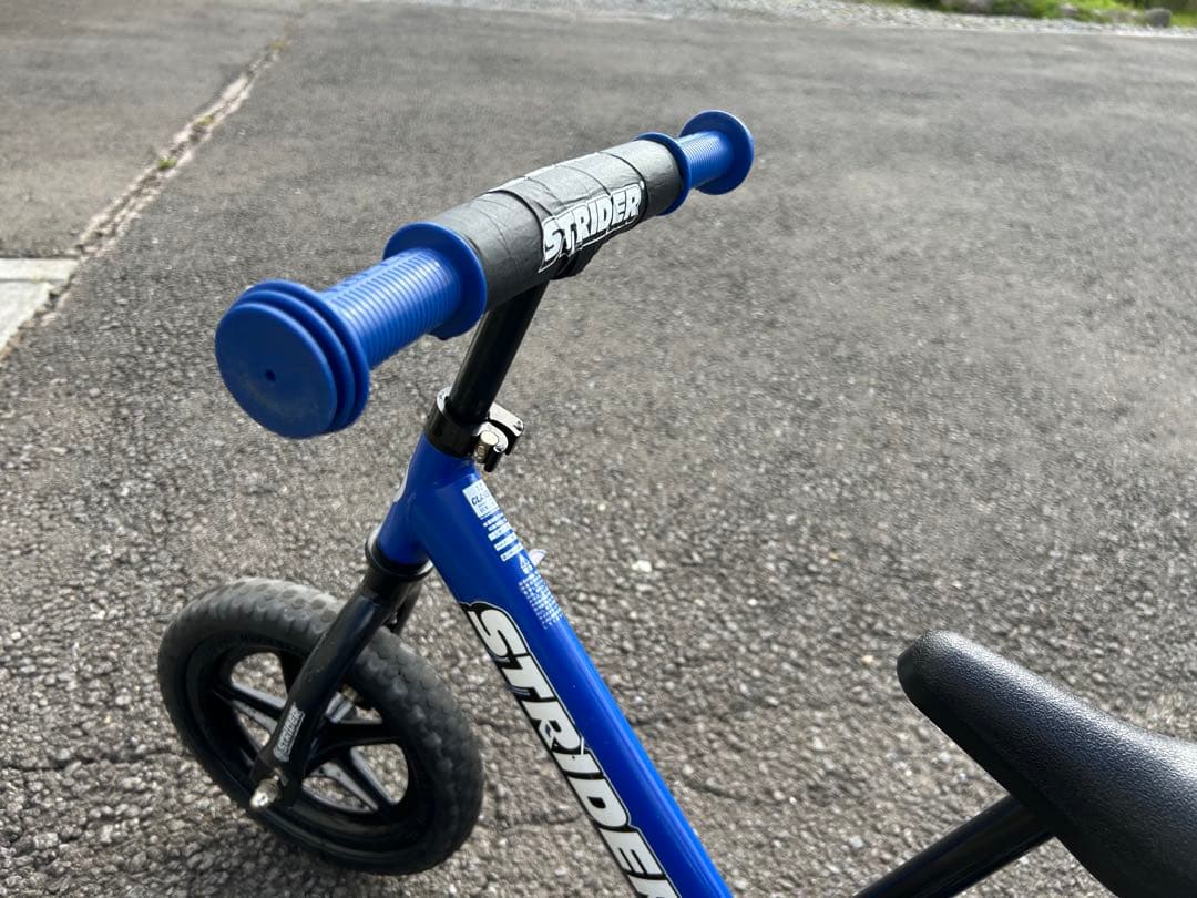 STRIDER バランスバイク 青 プロテクター付き