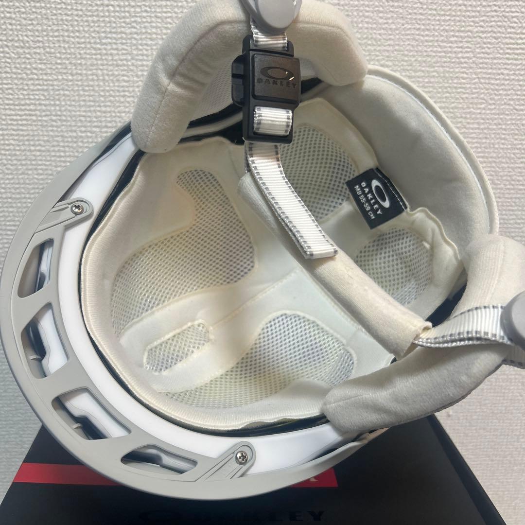 Prada Linea Rossa by Oakley スノーヘルメット M