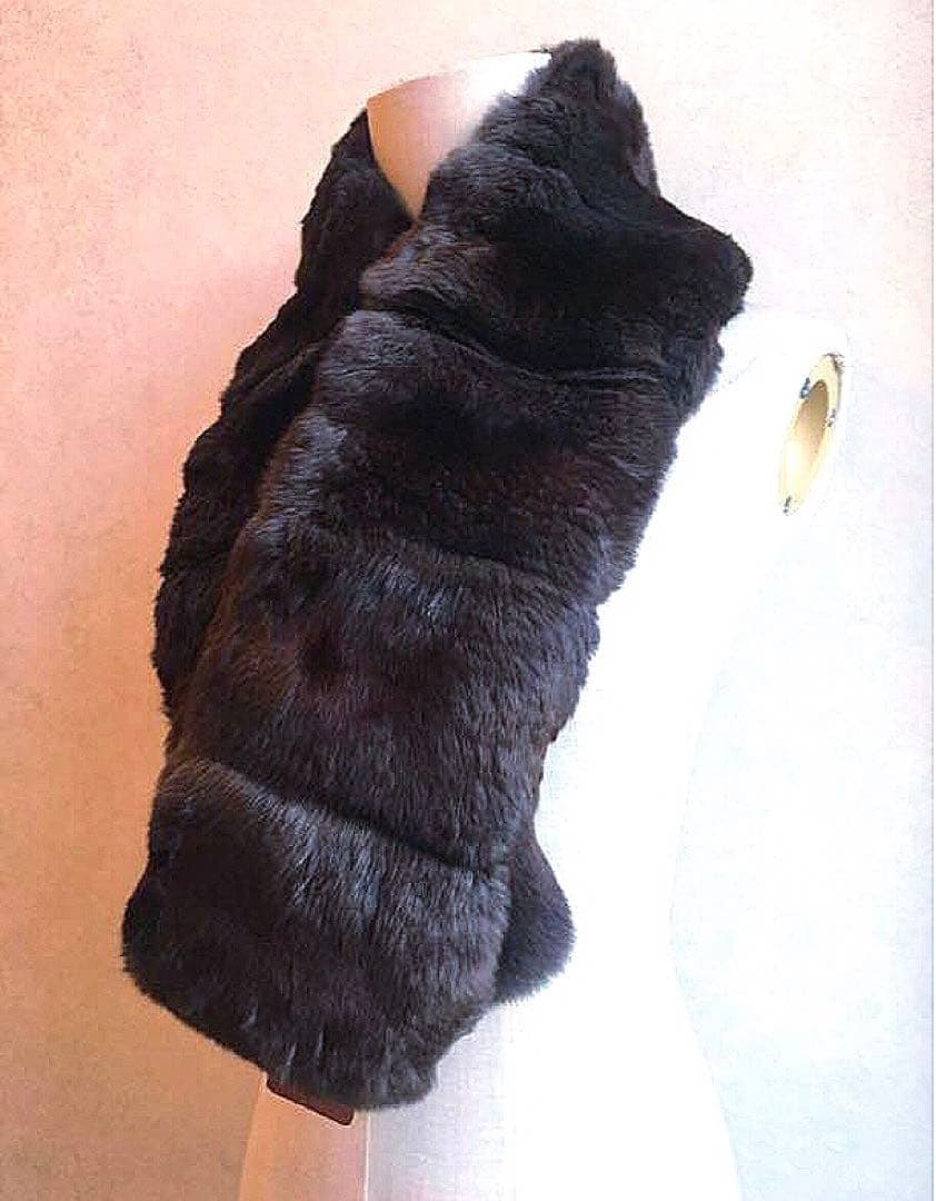 定価１４０万カタログ掲載ロロピアーナチンチラファー＆カシミア裏地マフラーストール