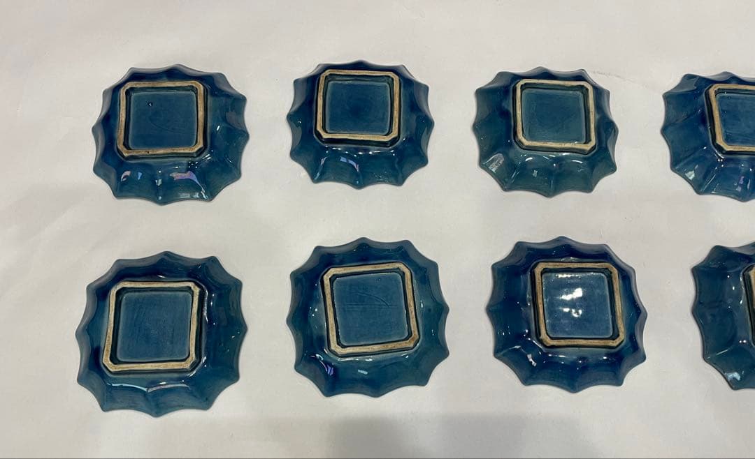 淡路珉平焼　瑠璃釉青交趾陽刻輪花型 10枚