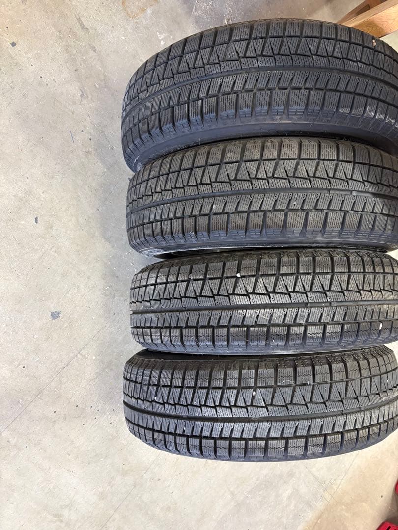 トヨタアクア　スタッドレス175 65 15