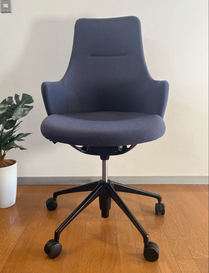 オカムラ　ライブスワークチェア　17.9万　2023年製　okamura モダン