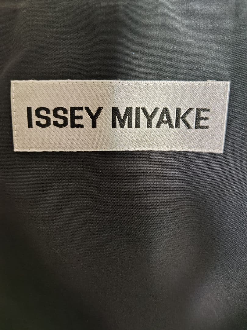 イッセイ ミヤケ　ブラックトレンチコート