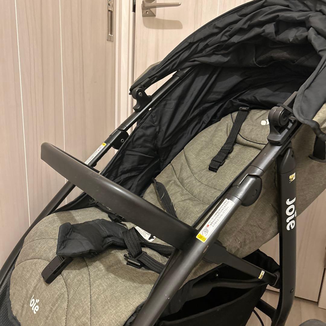 引き取り歓迎！レインカバーとうまけつき。Joie ベビーカー グリーン タイヤ大