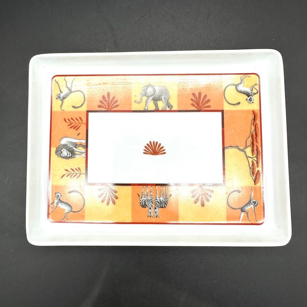 エルメス アフリカ動物柄のオレンジと白スクエアプレート 磁器製
