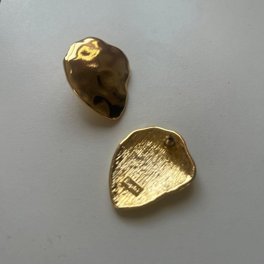 【値下げしました】Eaphi 2025aw ゴールドメタル非対称ピアス