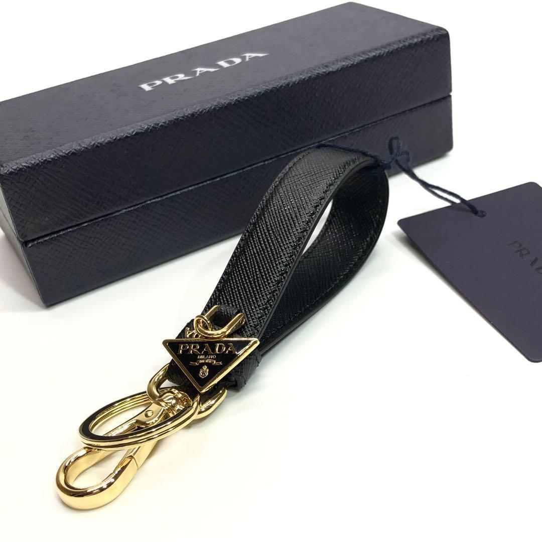 未使用✨日本未入荷 箱付 プラダ サフィアーノ ロゴプレート付き キーリング