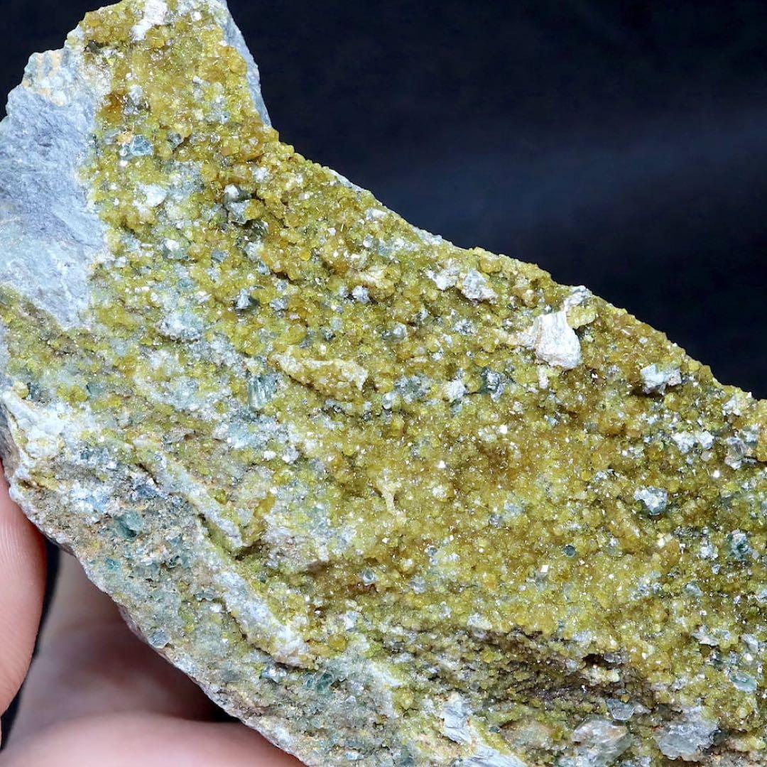 トパゾライト + クリノクロア ガーネット 灰鉄柘榴石 410g AND092