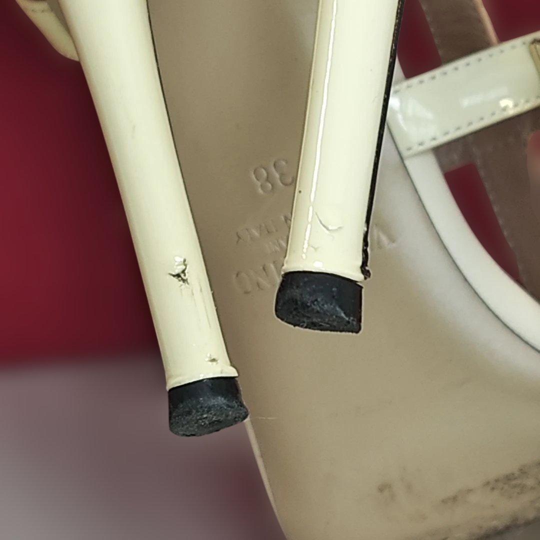 ヴァレンティノガラヴァーニ ハイヒール 38 ロックスタッズ エナメル サンダル