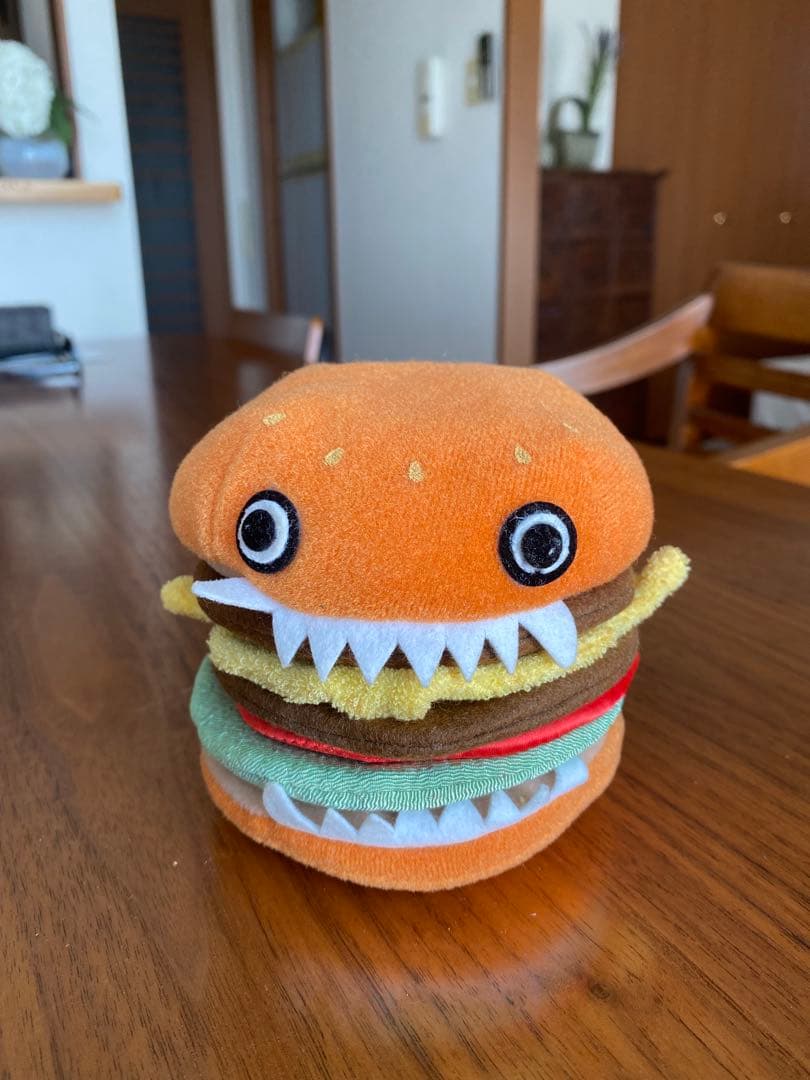 アンダーカバー　ハンバーガー型ぬいぐるみ