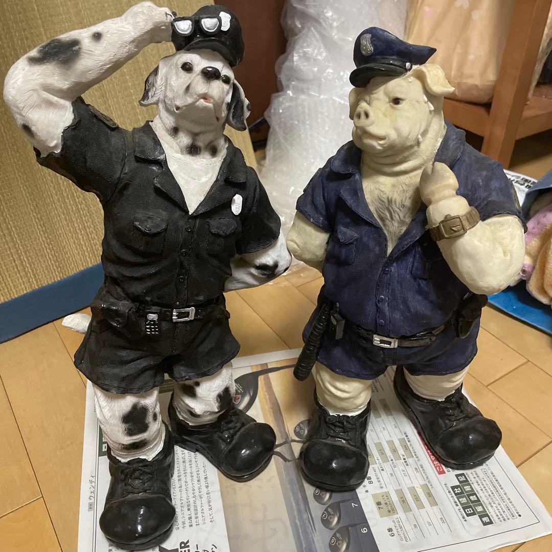 ダルメシアンと豚の警察官 置物
