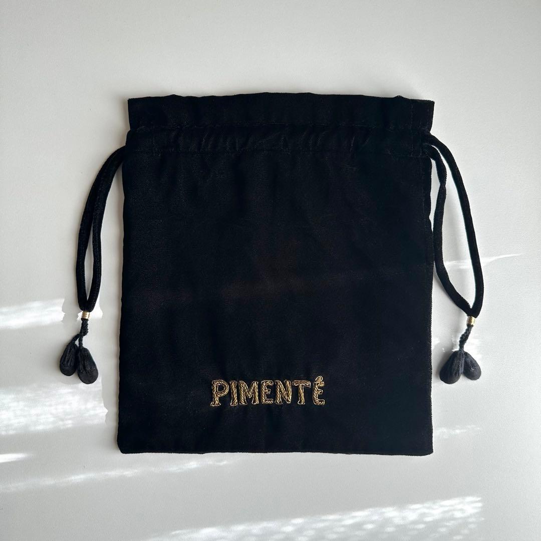 【新品未使用】ピモンテ　刺繍　巾着ポーチ　黒