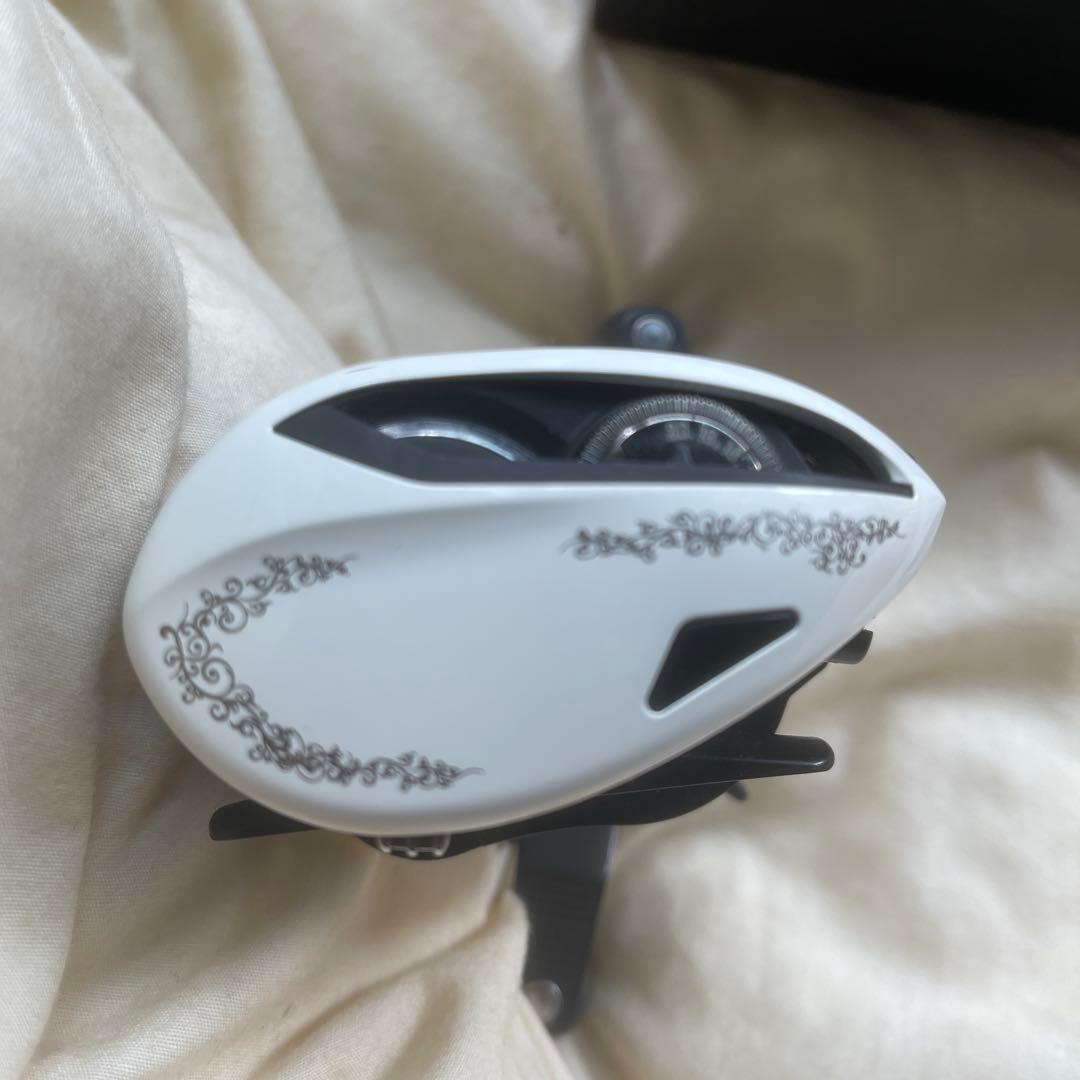 限定レア　ガンクラフトホワイトノイズ　　　　　　　T3 MAGO ベイトリール