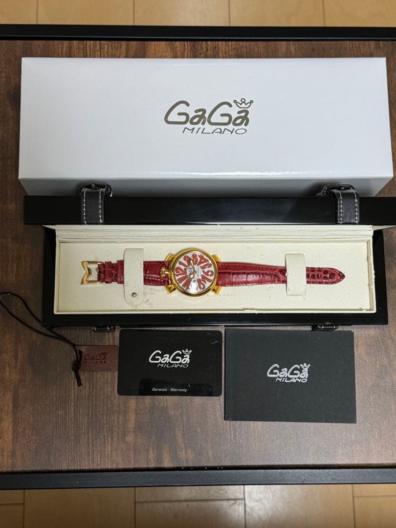 GaGa MILANO 手巻き時計 赤 レザー