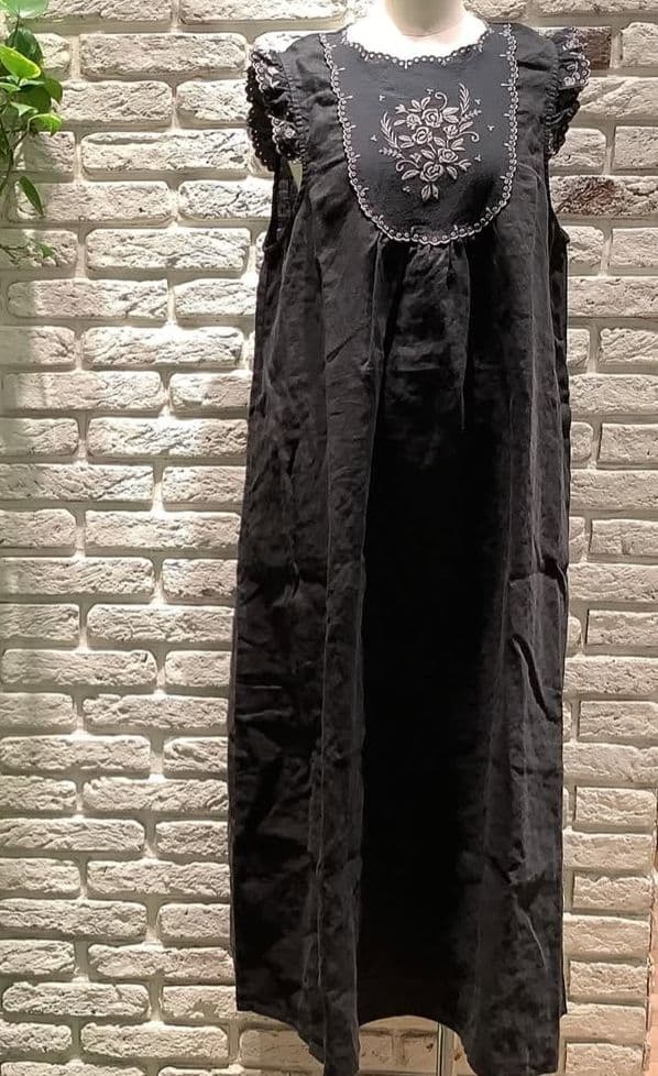 ローズ柄刺繍ノースリワンピース