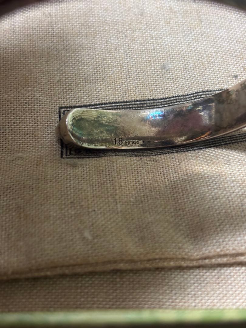 GUCCI エングレーブデザイン バングル