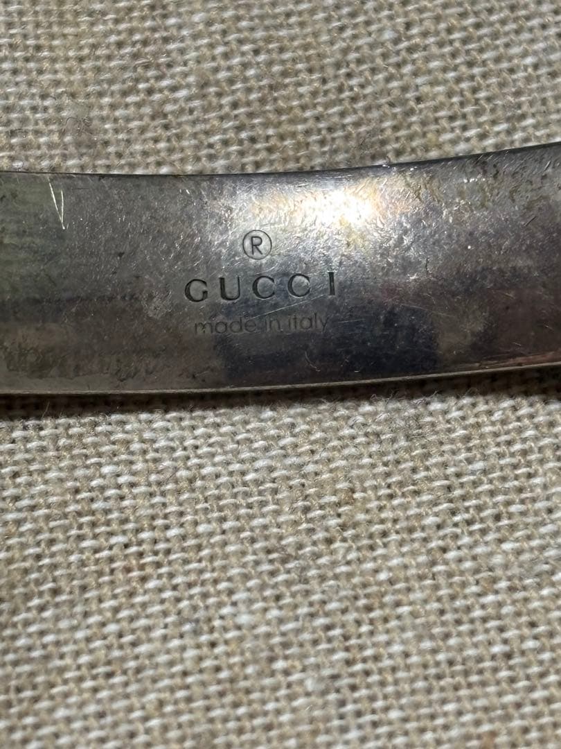 GUCCI エングレーブデザイン バングル