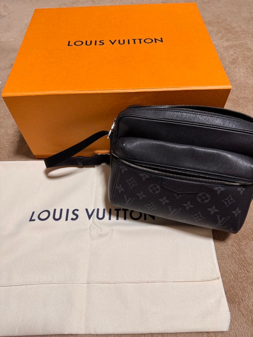 ルイヴィトン アウトドア メッセンジャーPM ショルダーバッグ