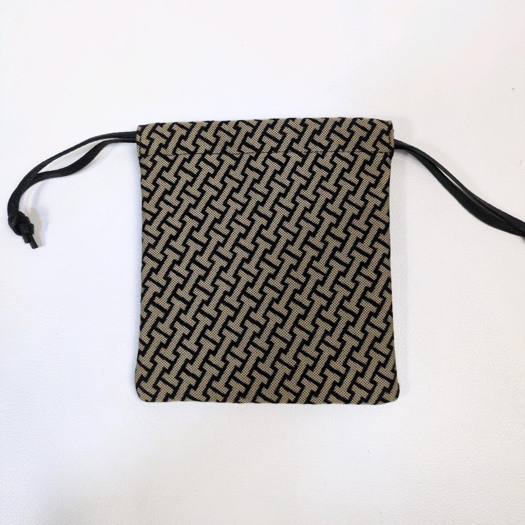 イアクッチ モノグランマ ポーチ 巾着