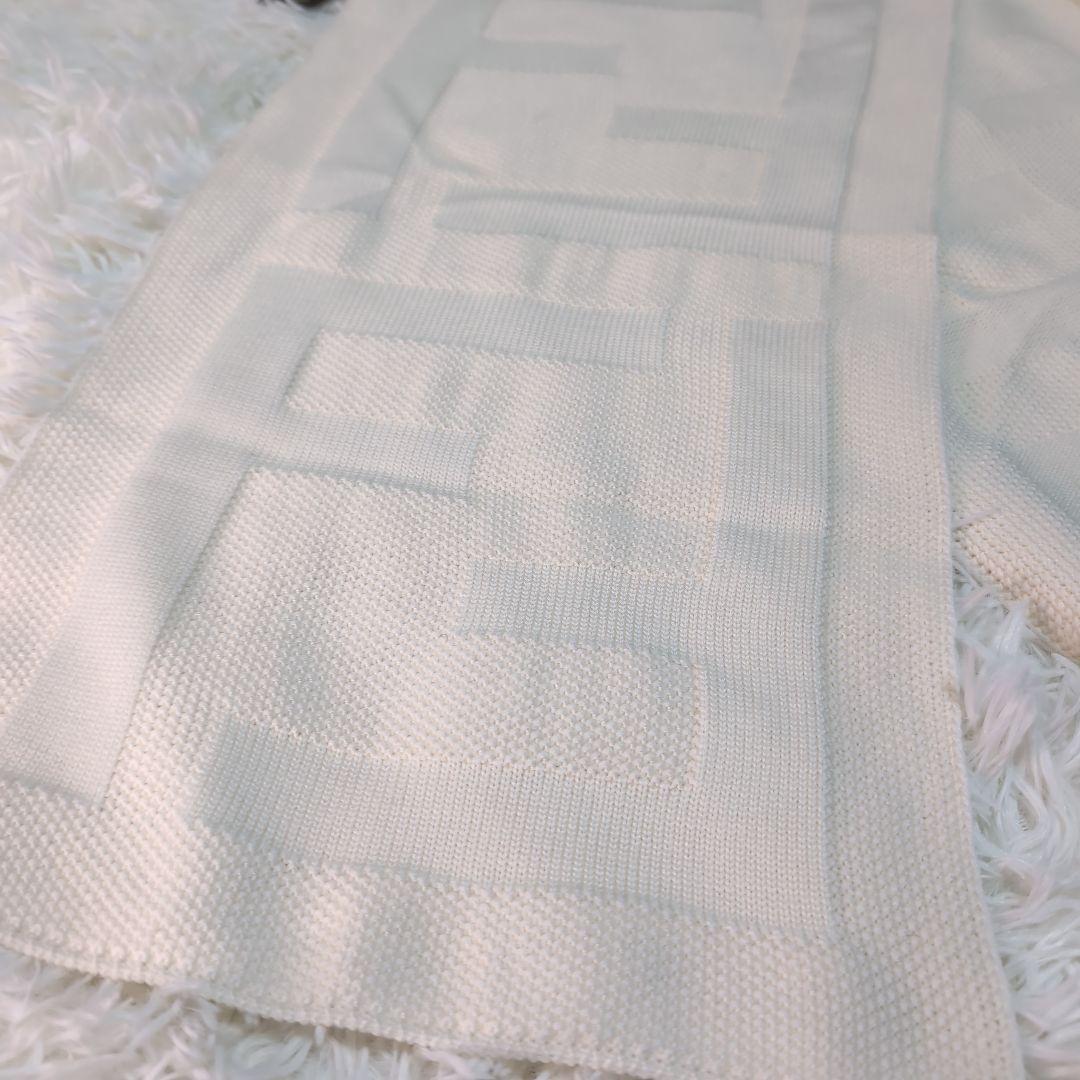 未使用タグ付き 国内正規品 FENDI ホワイトエンボスロゴ マフラー