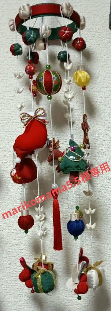 クリスマスの吊し飾りとお正月の吊し飾り
