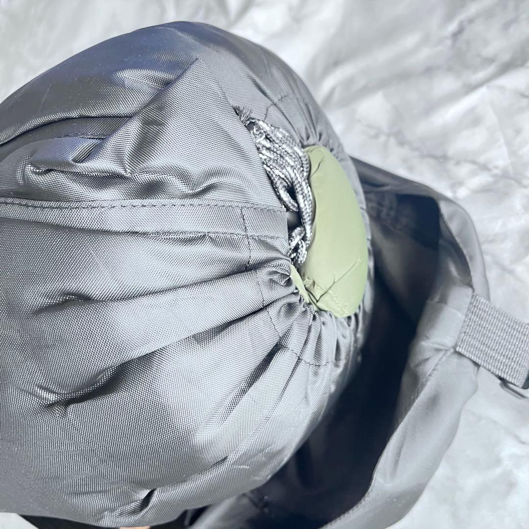 国内ブランド　ダウンシュラフ 秋冬春用 寝袋 マミー型 アーミーグリーン