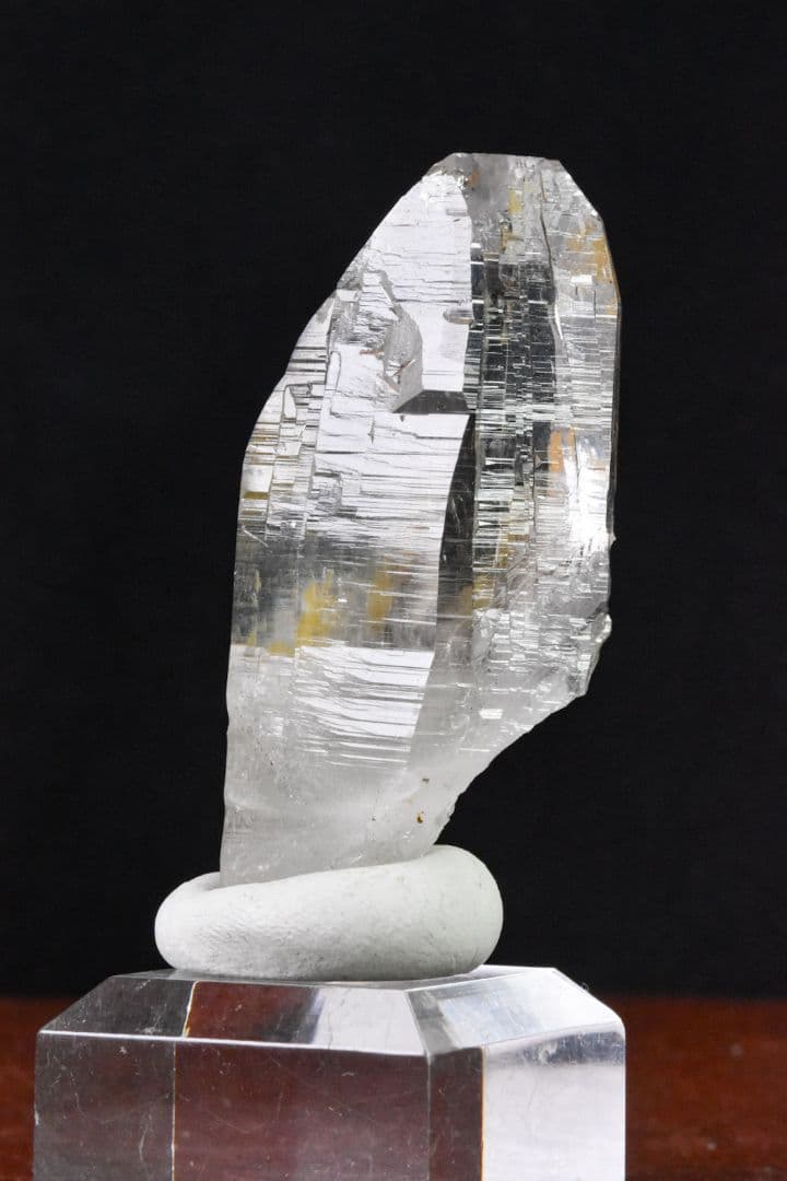 ガネーシュヒマール ヒンドゥン産 ライトスモーキー ルチル付き