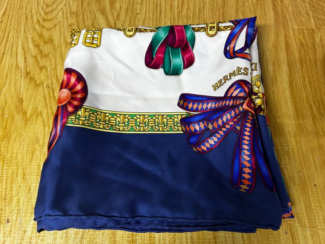 8j121 HERMES エルメス スカーフ　カレ90 シルク 馬のリボン