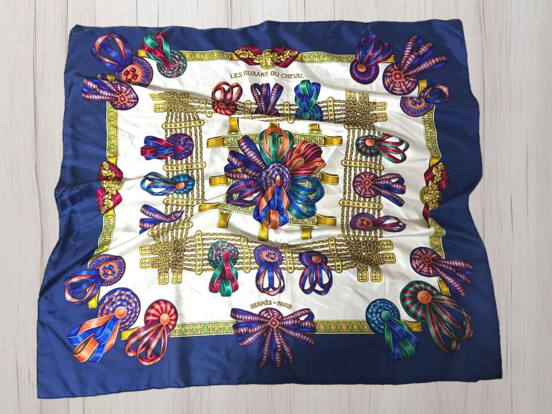 8j121 HERMES エルメス スカーフ　カレ90 シルク 馬のリボン