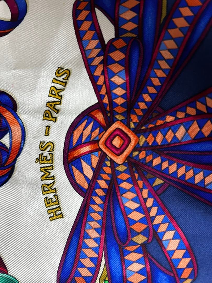 8j121 HERMES エルメス スカーフ　カレ90 シルク 馬のリボン