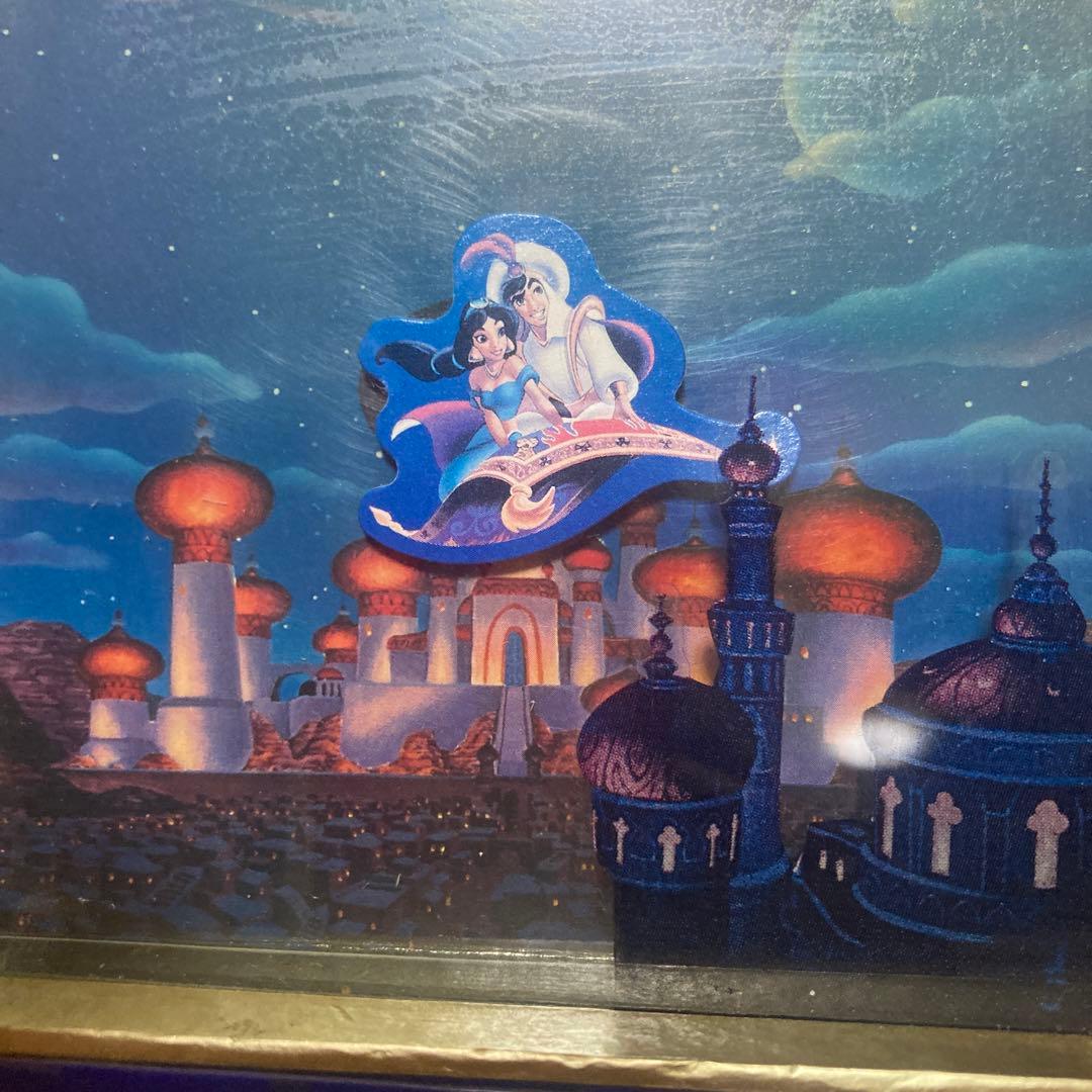 ディズニーランド限定　魔法の絨毯に乗ったアラジンとジャスミンが動くオルゴール
