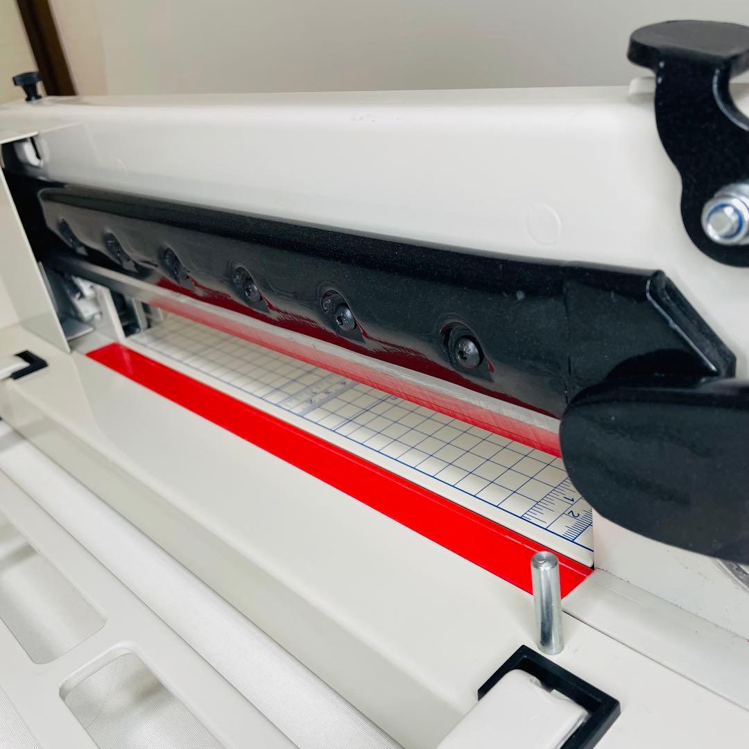 【美品】ペーパーカッター 裁断機 A4対応 手動裁断