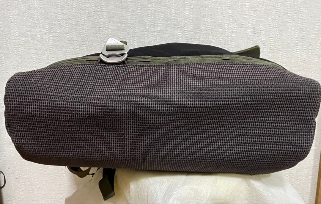 KLATTERMUSEN Fenja メッセンジャーバッグ オリーブグリーン